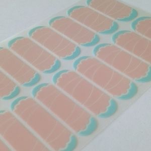 Bundle 4 FREE Jamberry Scallop & Dot 0916 3/$20